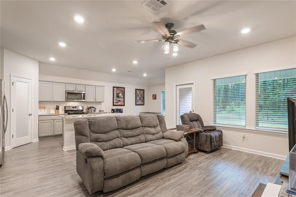 28399 Longfellow Lane, Albany, Louisiana image 2