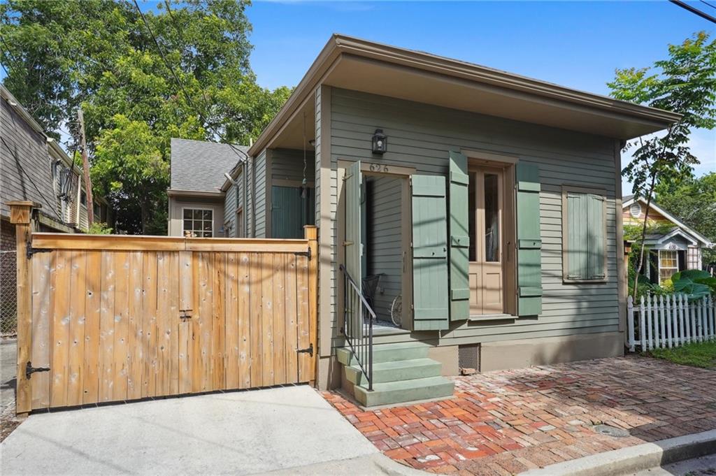626 Independence Street, New Orleans, Louisiana image 2