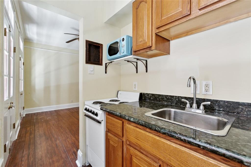 827 Burgundy Street #D, New Orleans, Louisiana image 2