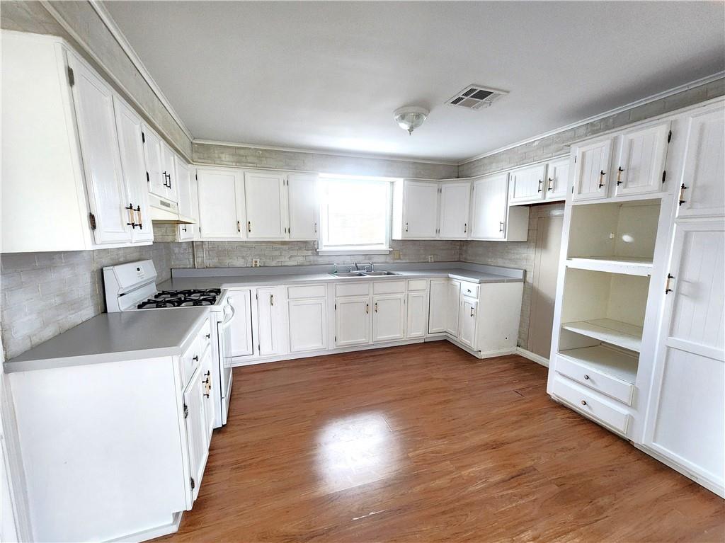 734 & 734 1/2 Bellanger Street, Harvey, Louisiana image 5
