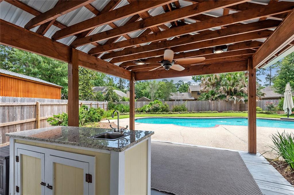 250 Laura Drive, Mandeville, Louisiana image 2