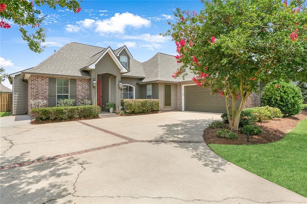7018 Pelican Crossing Drive, Gonzales, Louisiana image 2