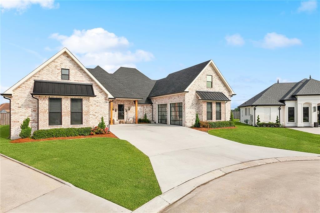 1600 Heatherwood Drive, Harvey, Louisiana image 1