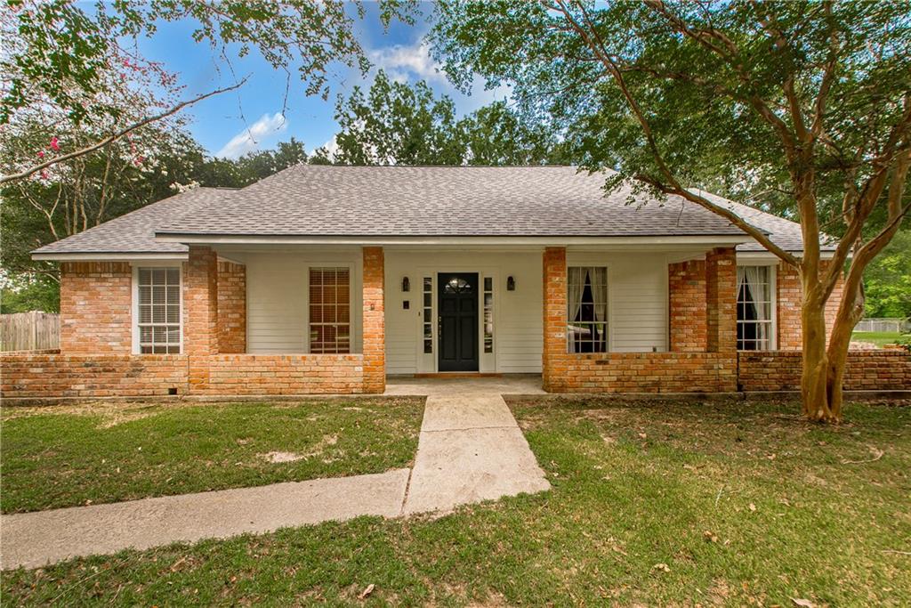 704 White Oak Drive, Denham Springs, Louisiana image 1
