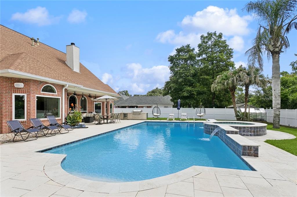 299 Sarah Victoria Drive, Belle Chasse, Louisiana image 2