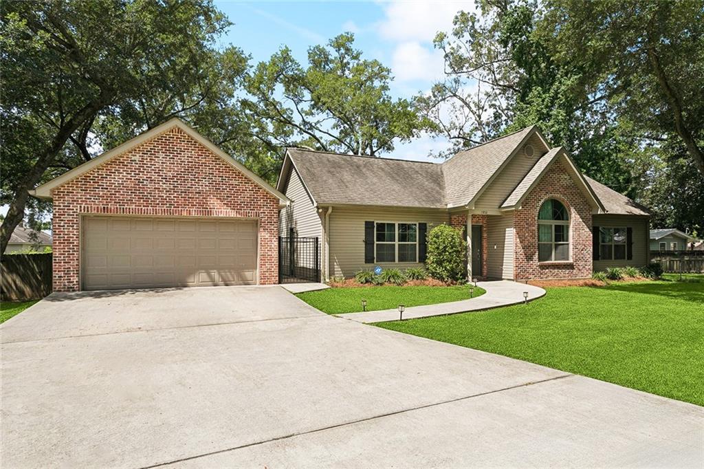1852 Valmont Street, Mandeville, Louisiana image 1