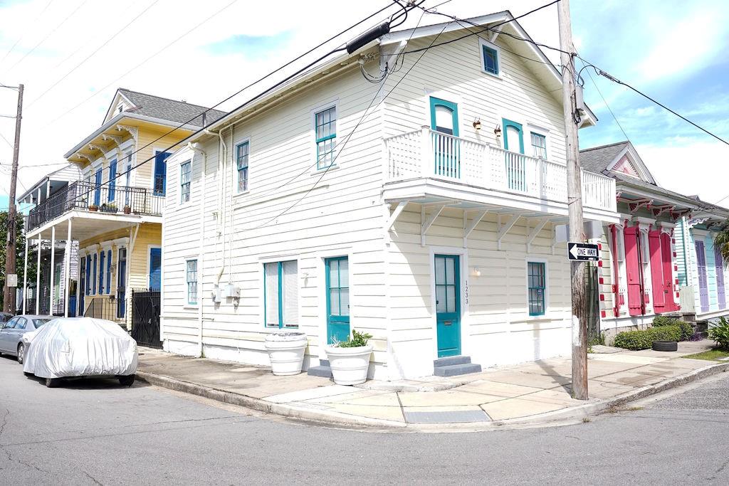 1233 Ursulines Avenue, New Orleans, Louisiana image 2
