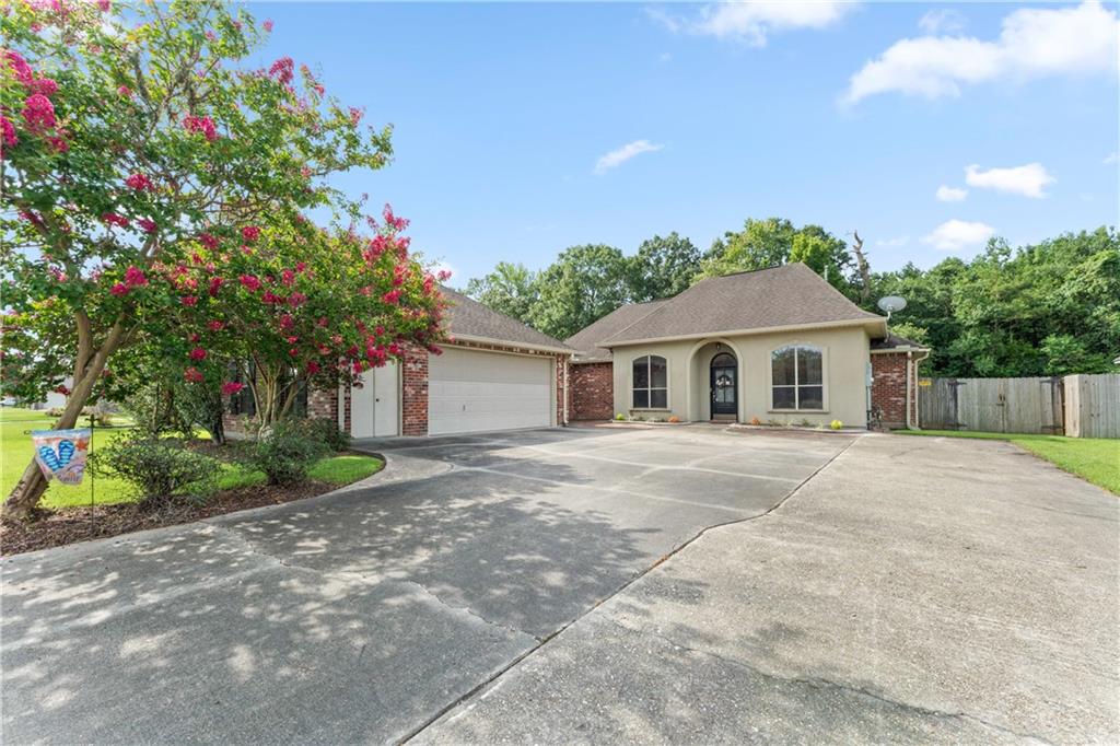 12436 Fawnwood Drive, Walker, Louisiana image 1