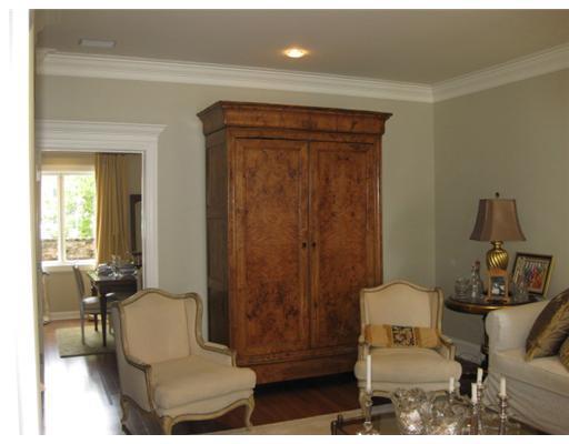 Photo 2 of Condominium at 412 Dauphine St #2B, New Orleans, LA 70112 | MLS# 920880 |  | Sold on 2012-10-18