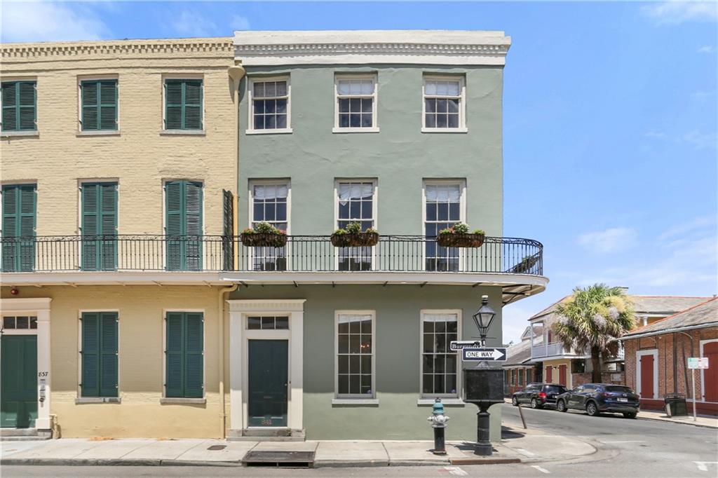 841 Burgundy Street, New Orleans, LA 