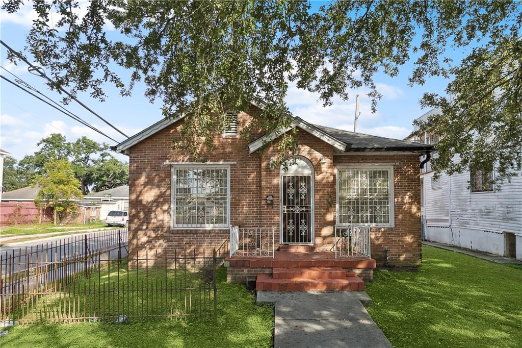 3833 Louisiana Avenue Parkway, New Orleans, LA 