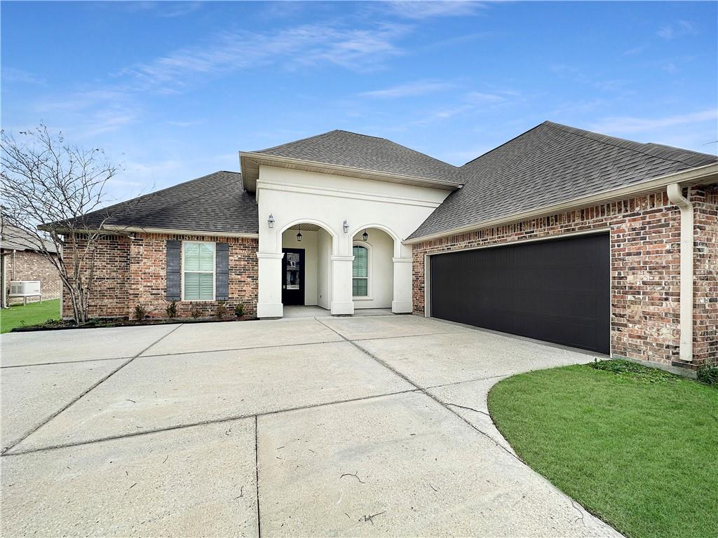 195 Raiford Oaks Boulevard, Madisonville, LA 