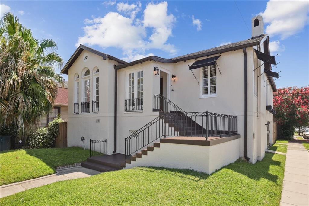 Charming Arts and Crafts Style Home. Recent upgrades include interior and exterior paint, kitchen, master bath. Live in the whole home or rent the lower unit for supplemental income.
Nearby - Oak Street restaurants, Mississippi levee, Audubon park, Tulane & Loyola University, St Charles streetcar. A real gem of a neighborhood in New Orleans. Schedule your private showing today . Welcome home to 1101 Dante St, New Orleans, LA 70118 .