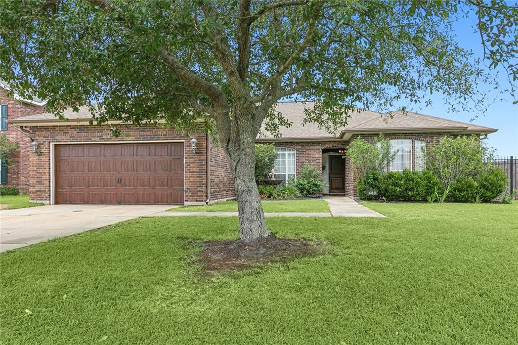 433 Saddlebrook Court, Covington, Louisiana image 1