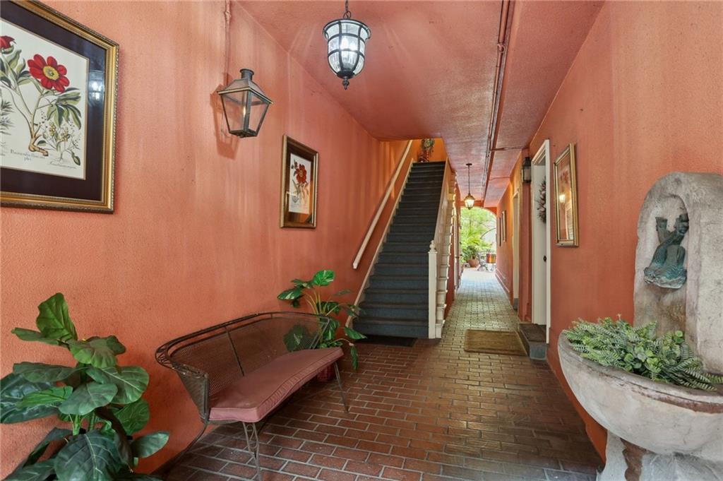 528 St Louis Street #302, New Orleans, Louisiana image 2