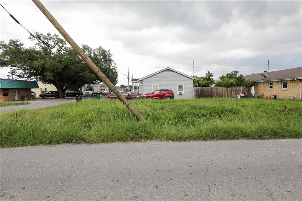 W Urquhart Street, Chalmette, Louisiana image 10