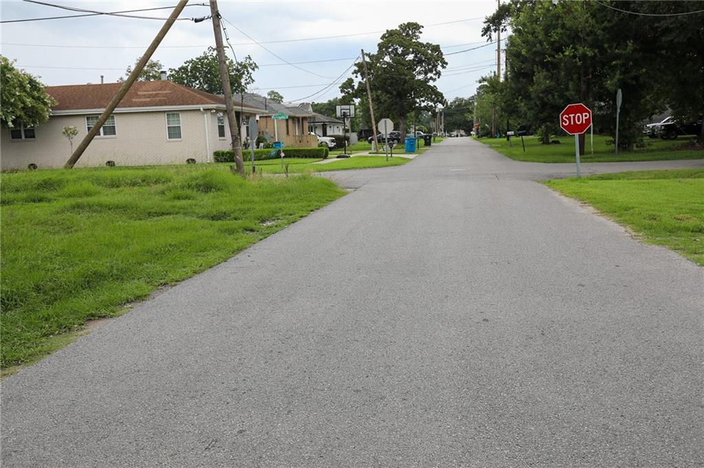 W Urquhart Street, Chalmette, Louisiana image 7