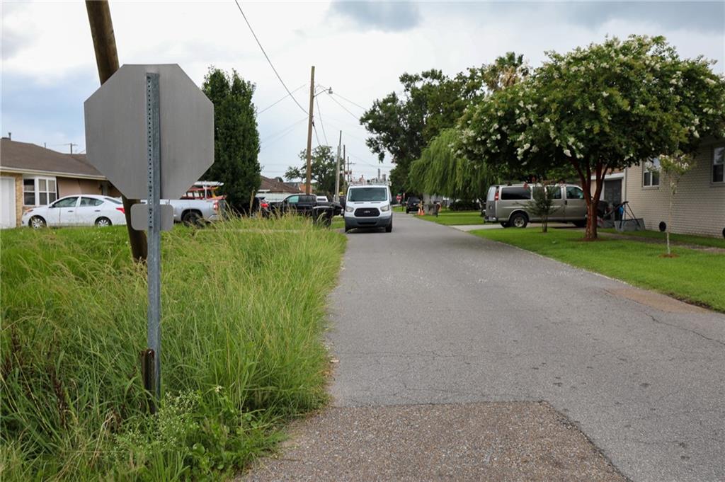 W Urquhart Street, Chalmette, Louisiana image 8