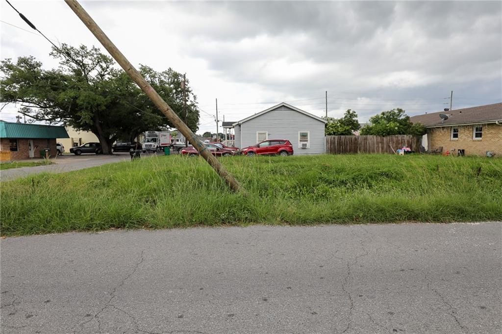 W Urquhart Street, Chalmette, Louisiana image 9