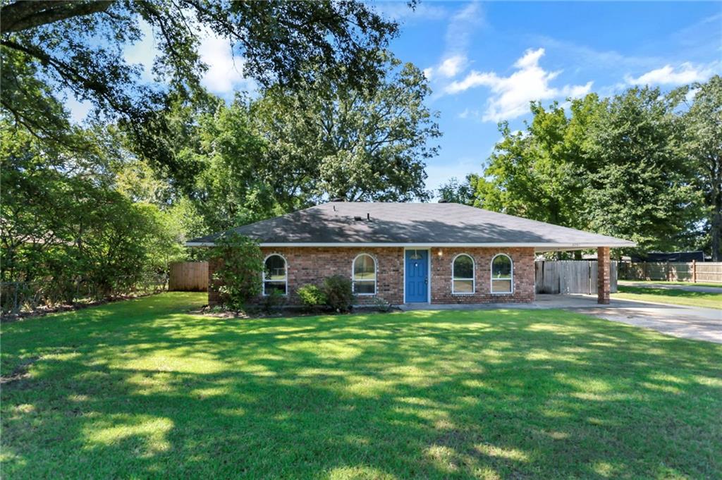 2201 Jerlyn Drive, Denham Springs, Louisiana image 2