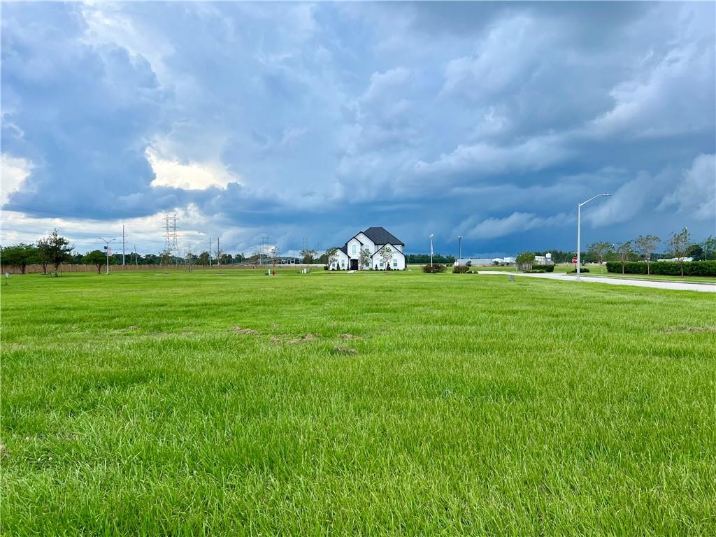 13 Heron Drive, Westwego, Louisiana image 2