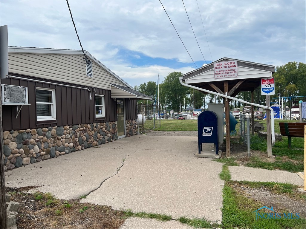 The charming Village of Harbor View post office