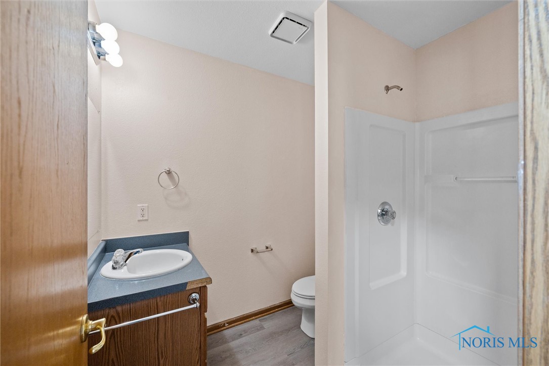 1st floor Bathroom w/ Walk-in Shower