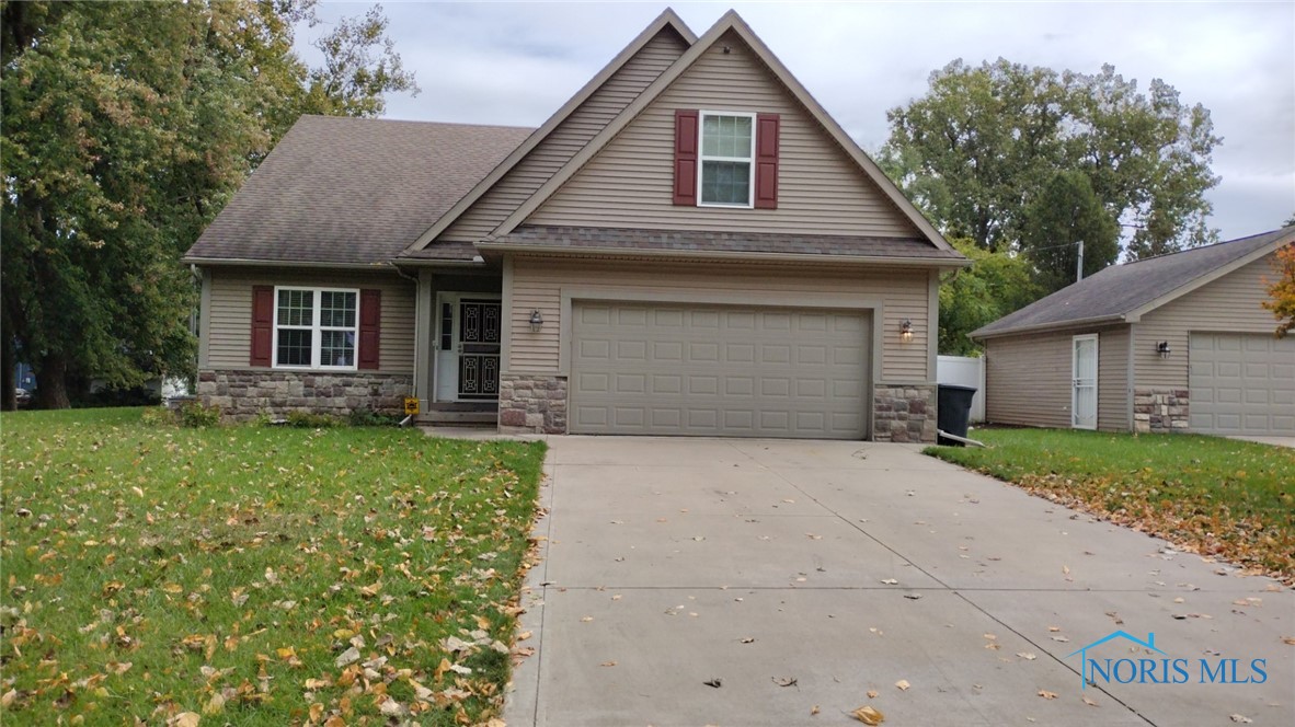 307 Beatty Drive, Holland, Ohio 43528, 3 Bedrooms Bedrooms, ,3 BathroomsBathrooms,Residential,Active,Beatty,6107782