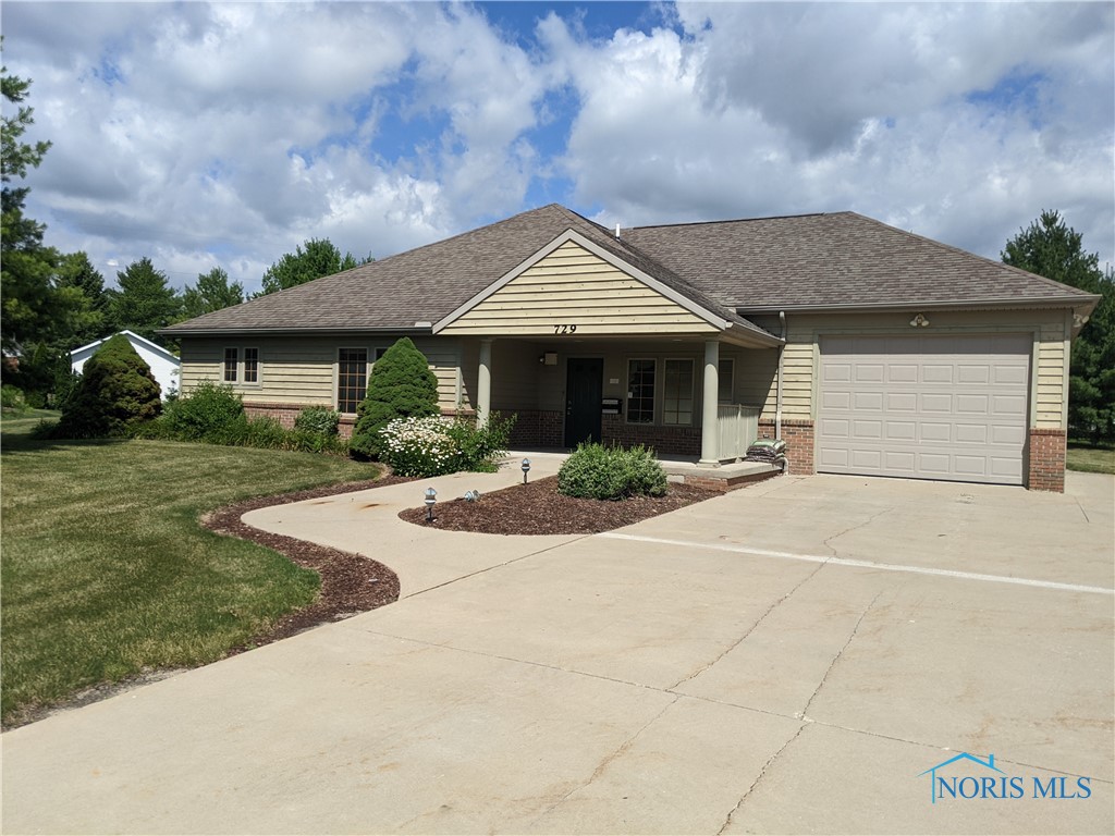 729 Parkside Drive, Wauseon, Ohio 43567, 6 Bedrooms Bedrooms, ,3 BathroomsBathrooms,Residential,Active Under Contract,Parkside,6110003