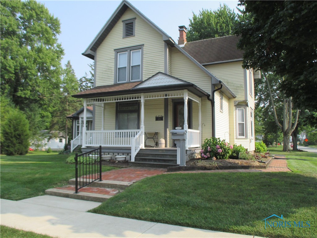 609 Wallace Avenue, Bowling Green, Ohio 43402, 3 Bedrooms Bedrooms, ,2 BathroomsBathrooms,Residential,Active Under Contract,Wallace,6112169