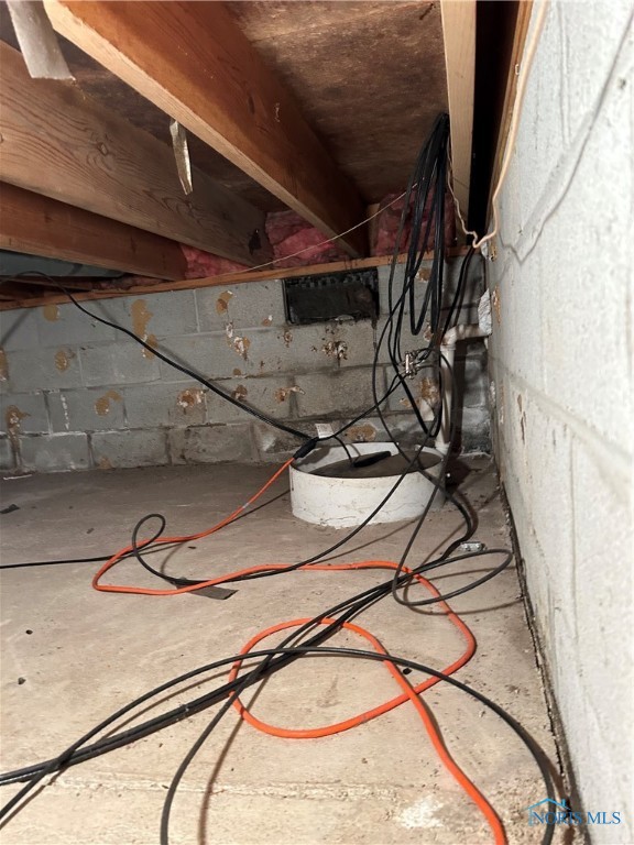 Crawl space with sump pump.