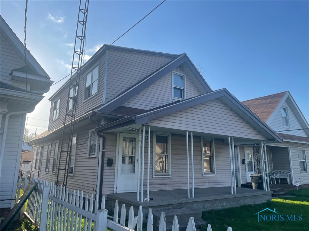 1036 Forsythe Street, Toledo, Ohio 43605, 5 Bedrooms Bedrooms, 7 Rooms Rooms,1 BathroomBathrooms,Residential,For Sale,1036 Forsythe Street,6114032