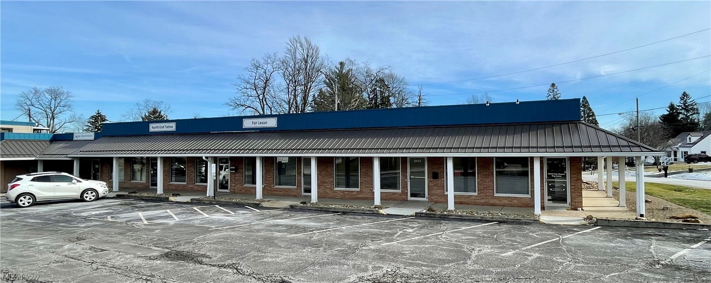 Great Exposure for Your Business at This Ideally Located Shopping Center! This unit offers 1,500 SF and would be ideal for a pet supply store or related business. Tenant is responsible for all utilities, however, no additional CAM fees are applied. Lease terms may allow for limited free rent and improvement allowances.  Brochure available upon request.