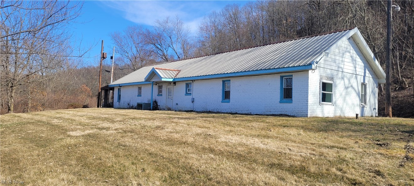 6427 State Route 36 SE, Uhrichsville, OH 44683