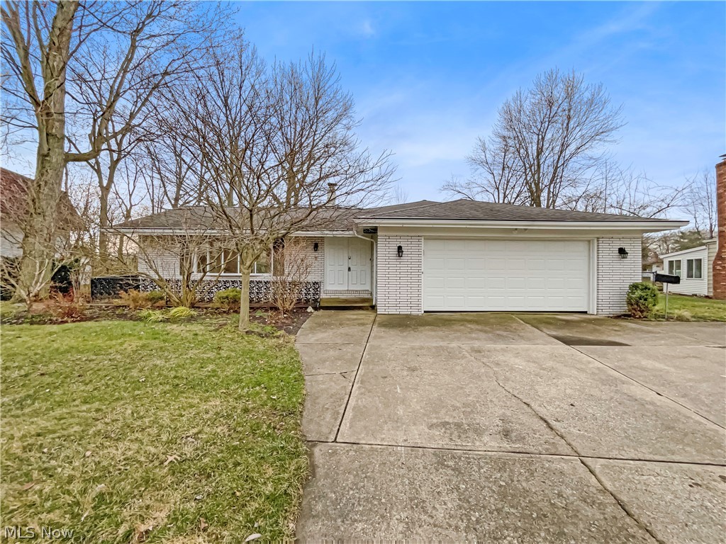 26475 Fairfax Lane, North Olmsted, OH 