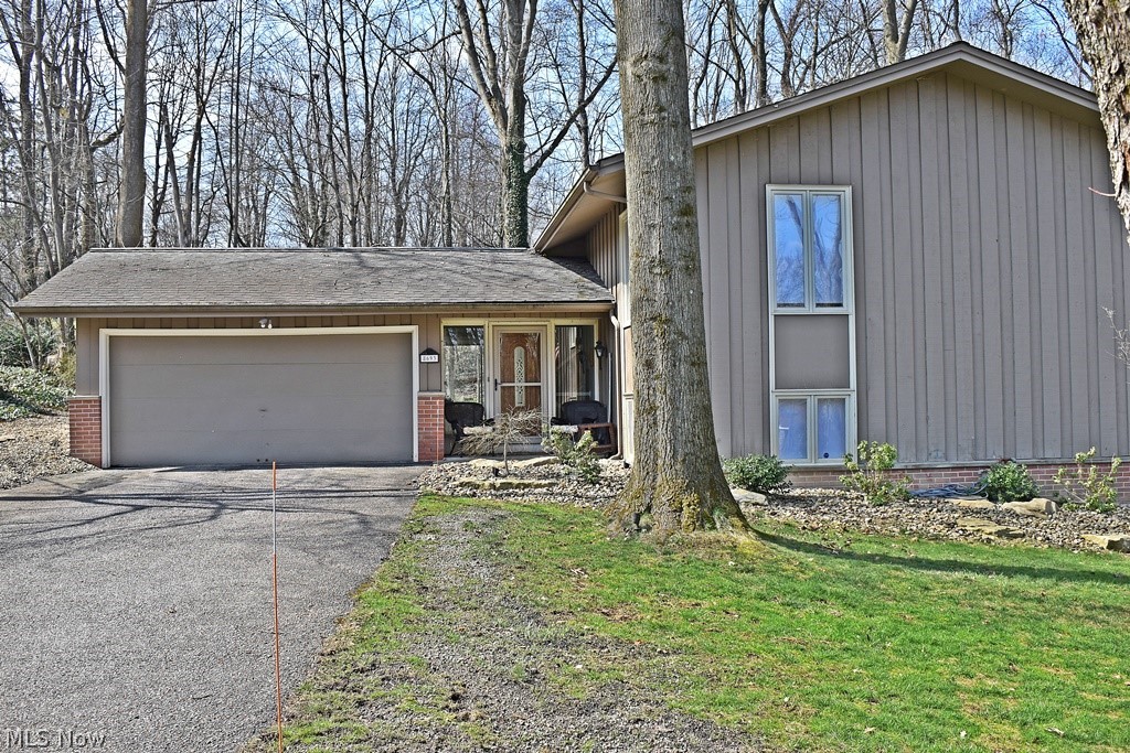 8693 Lake Forest Court, Chagrin Falls, OH 