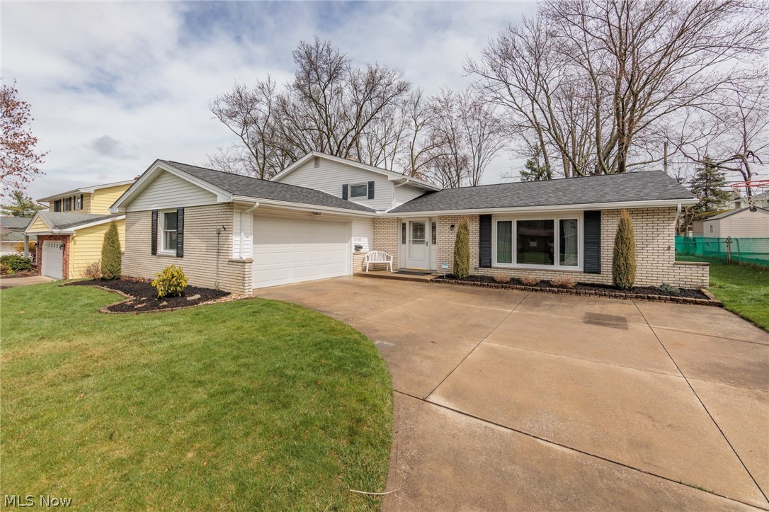 14580 Indian Creek Drive, Middleburg Heights, OH 