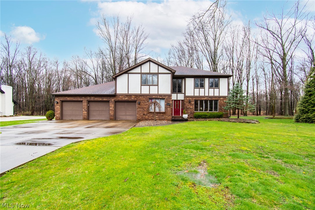 2691 Oak Forest Drive, Niles, OH 