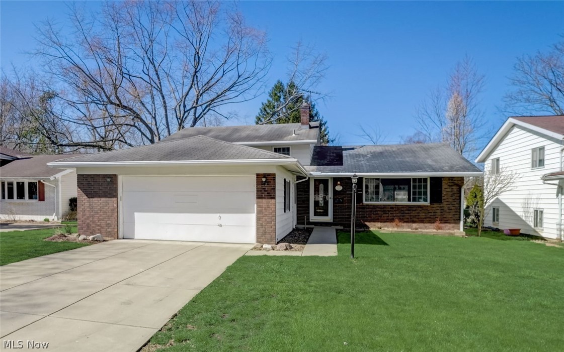 4384 Bentley Drive, North Olmsted, OH 