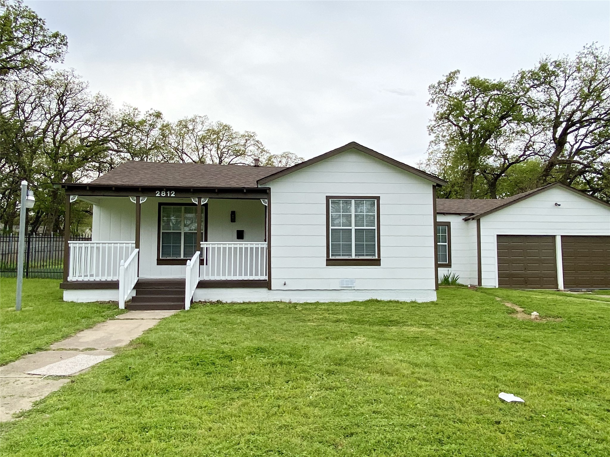 2812 Forest Avenue  Avenue Fort Worth TX 76112
