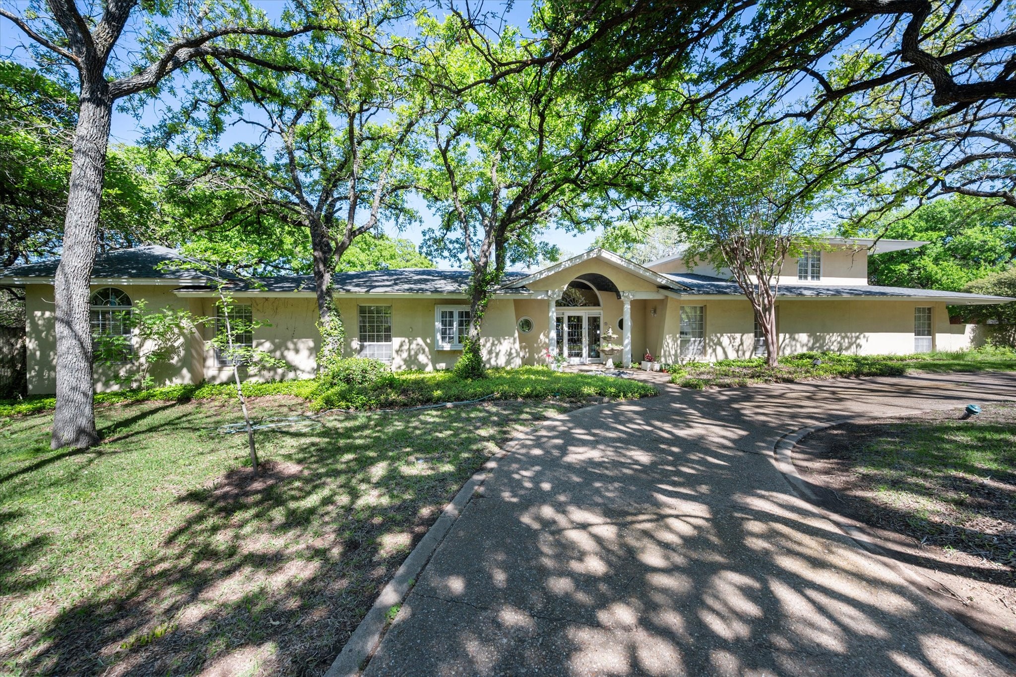 8 Twin Lakes Court