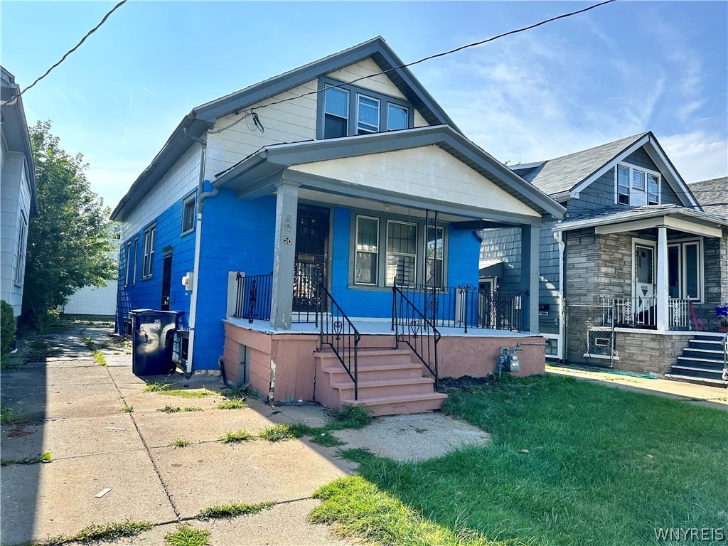 Great single in high demand area of Buffalo. It has 3 bedroom, 1.5 bathroom, full basement , multi car driveway and 1.5 car garage. It is vacant, ready to move in with little TLC ! Showing starts immediately! Offers will be reviewed as they come!
Sewer tax $71.