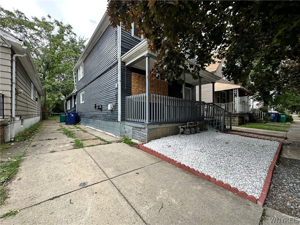 Good rental in a quiet street of Lovejoy neighborhood. 3 units, all of them are vacant! Some updates are there! Showing starts immediately, offers will be reviewed as they come!
Sewer tax $85.