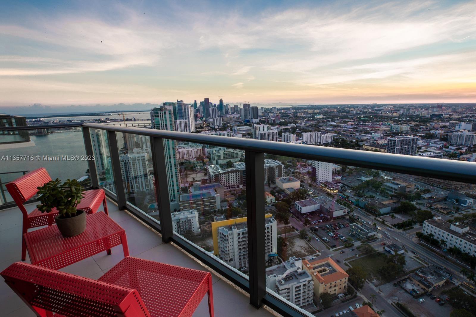Apartamento à Venda em Miami, FL