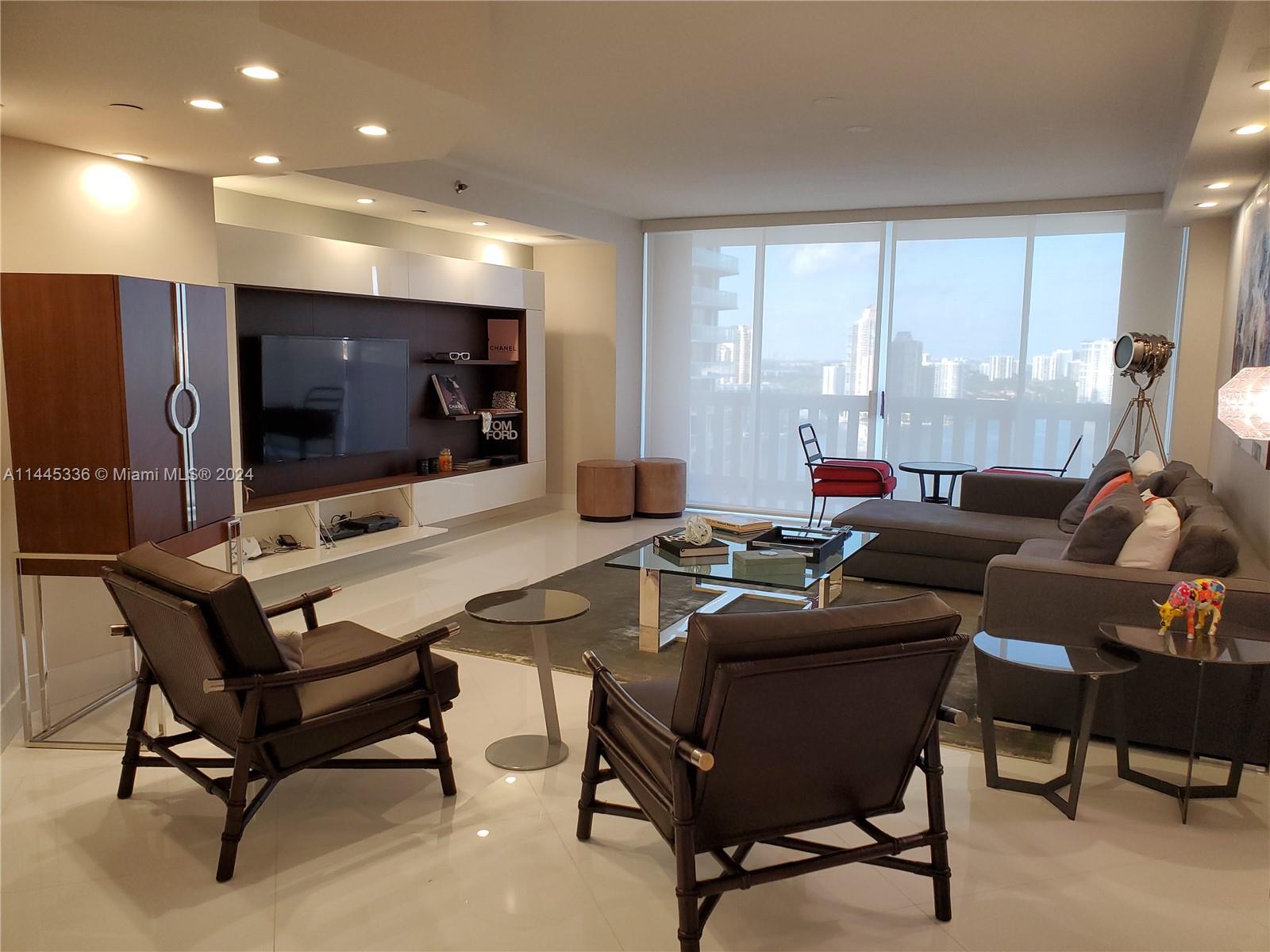 Condo for Rent in Aventura, FL