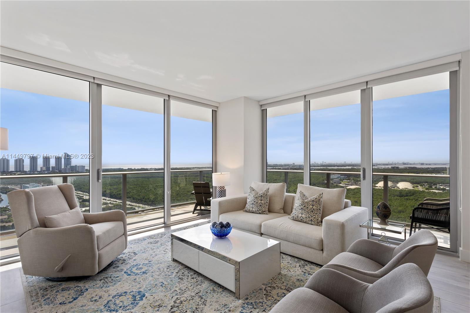 Apartamento à Venda em North Miami Beach, FL