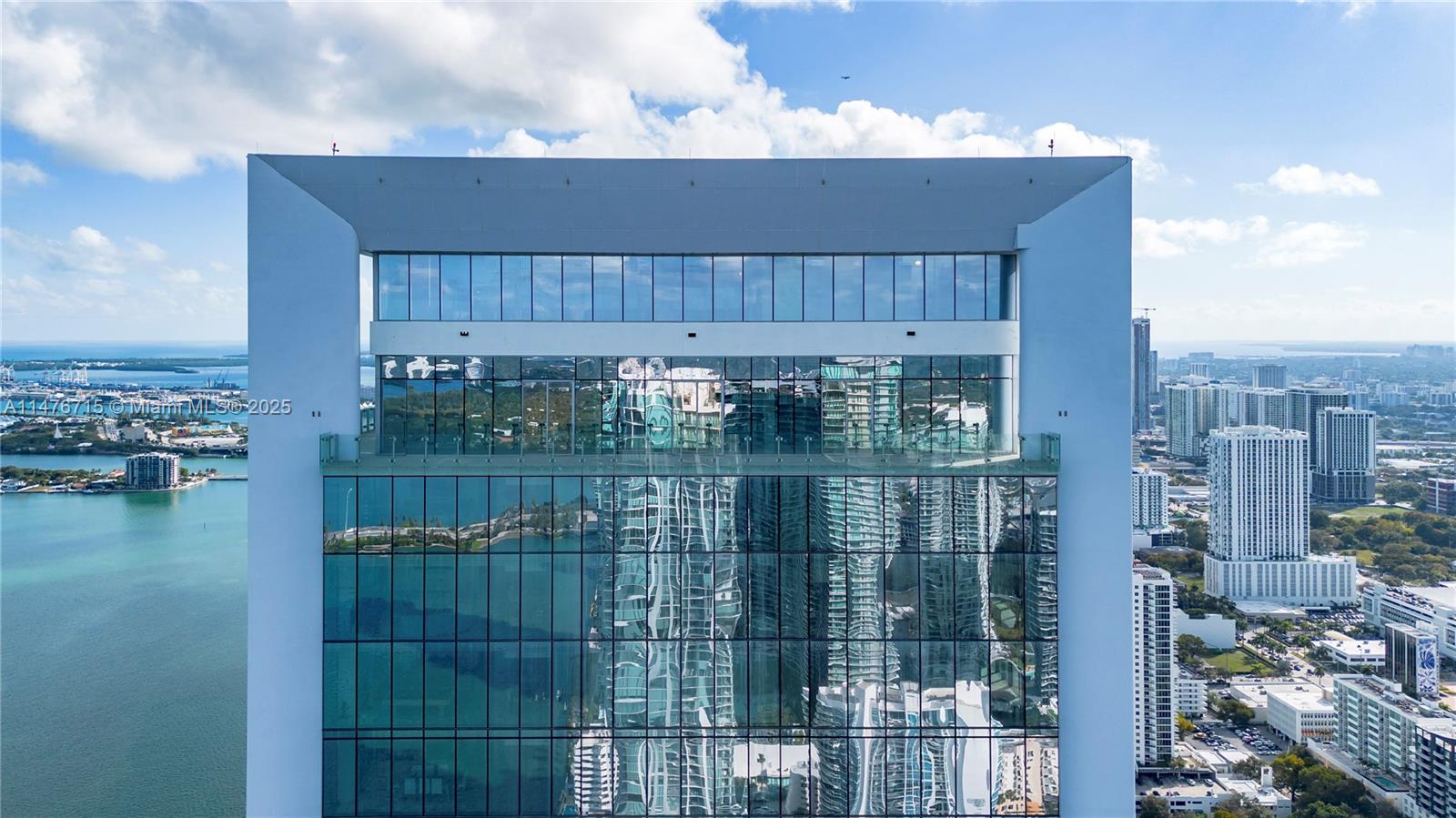 Apartamento à Venda em Miami, FL