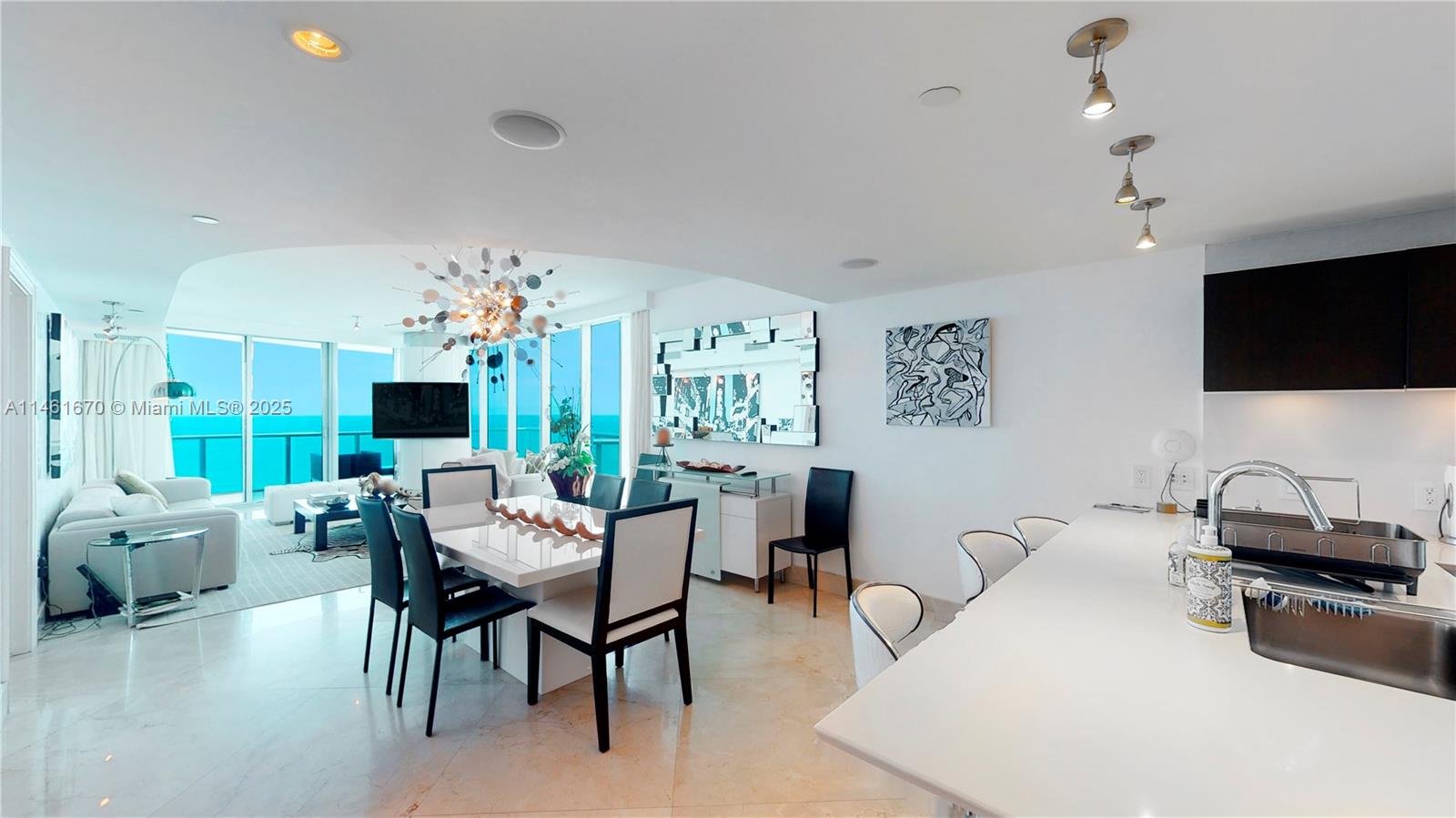 Apartamento à Venda em Sunny Isles Beach, FL