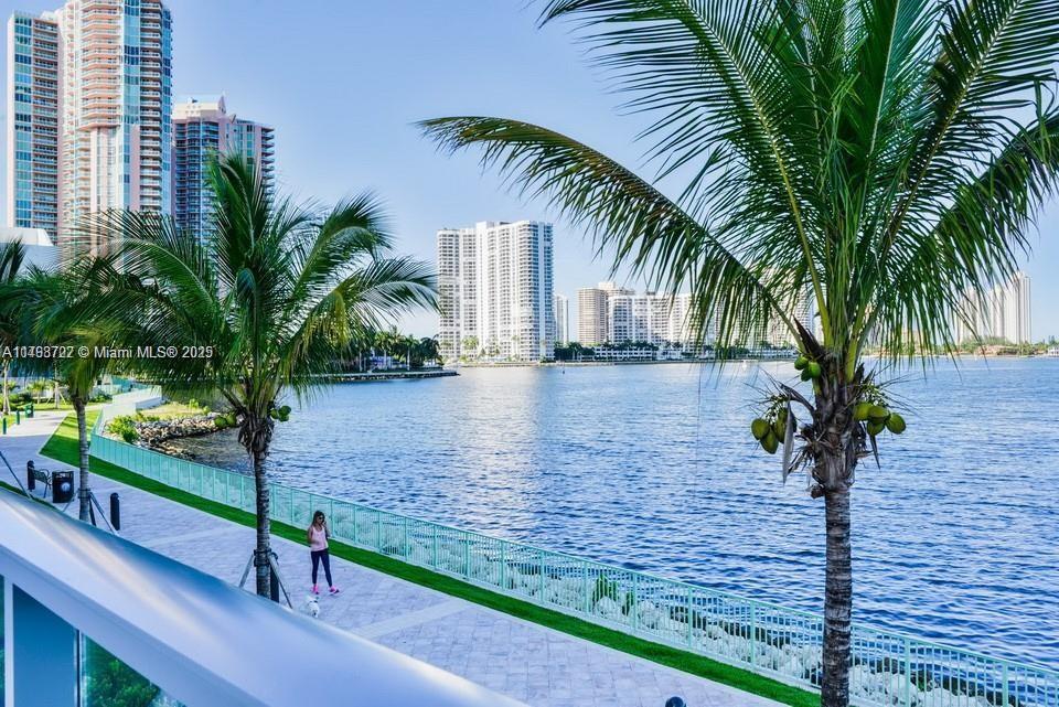 3250 NE 188th St #UPH01, Aventura FL 33180