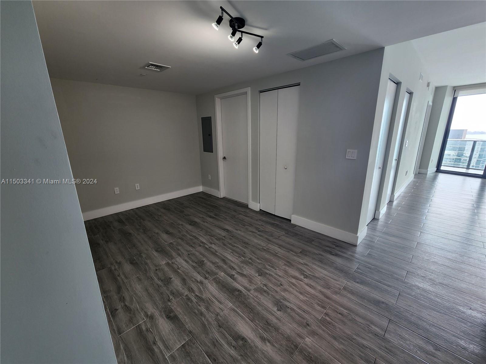 Apartamento à Venda em Miami, FL